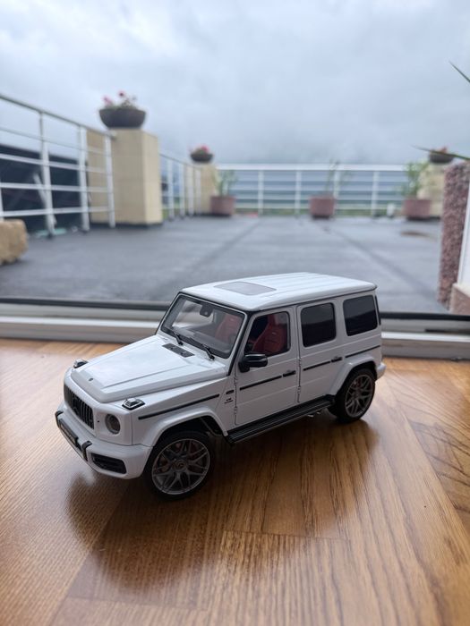 Колекционерска модел Mercedes-Benz G63 Almost Real 1/18