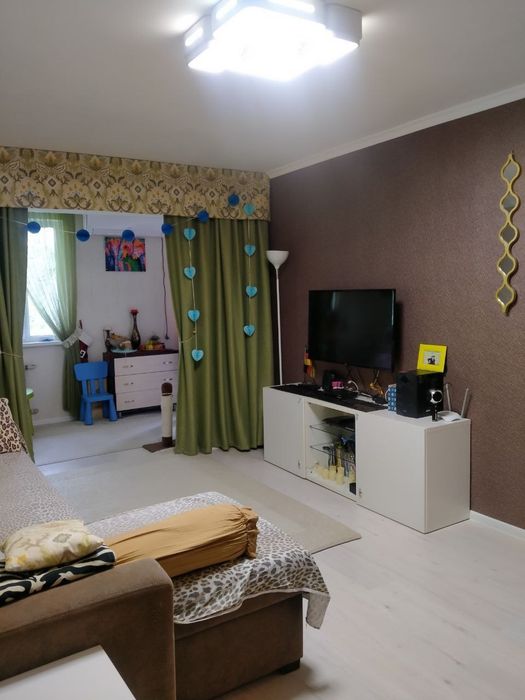 Продам чиланзар 5.  Трёх комнатная.  Балкон 2*6