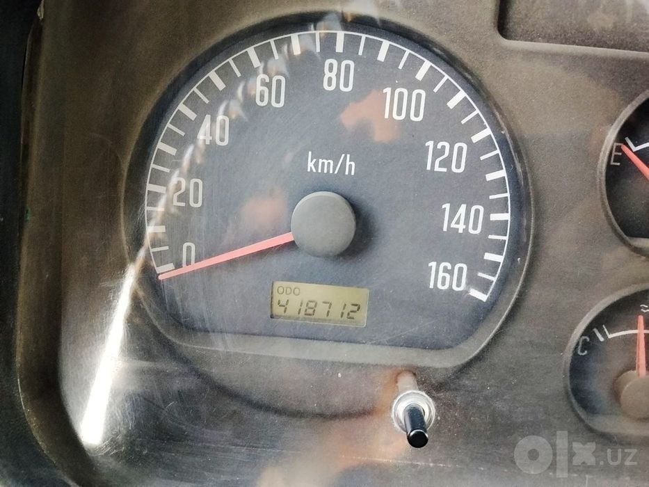 Avtobus Isuzu bahosi kelishiladi uztida