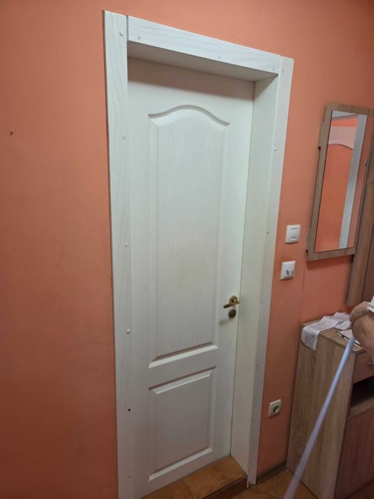 Продават се 4бр врати.