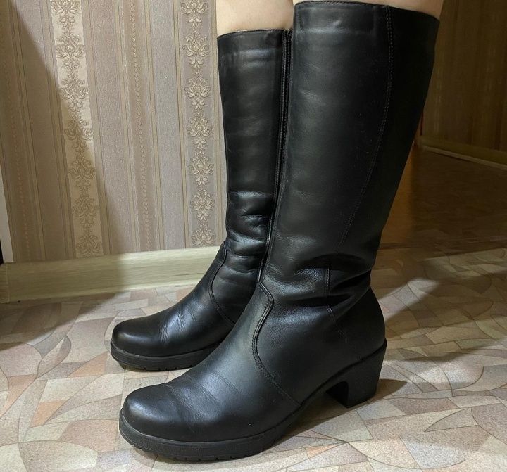 Продам зимние кожаные сапоги