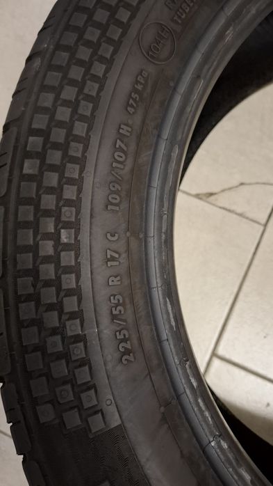 Лятна бусова гума Continental 225 55 17C