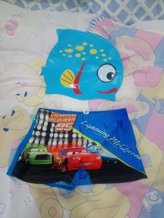 Продам плавательный костюм