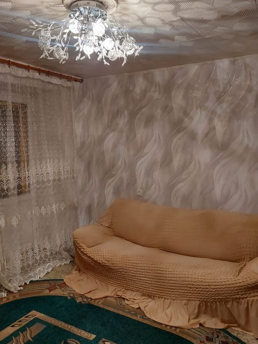 Сдаеться 2комнатная квартирв в районе нового рынка Алтын арба ,Тайр