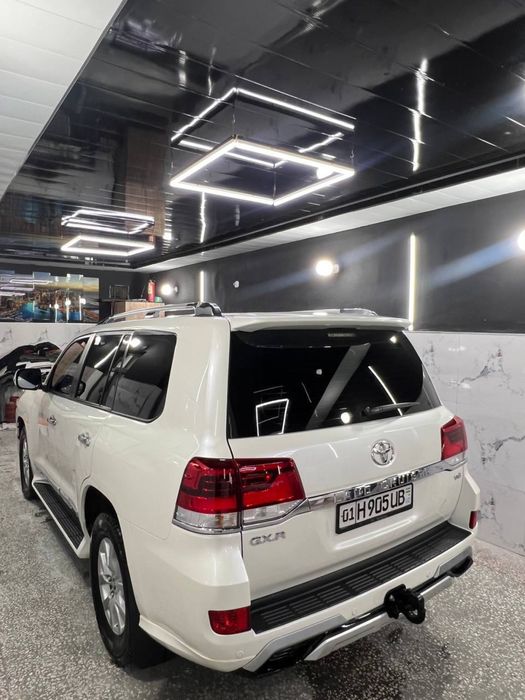 Land cruiser 200 sotiladi