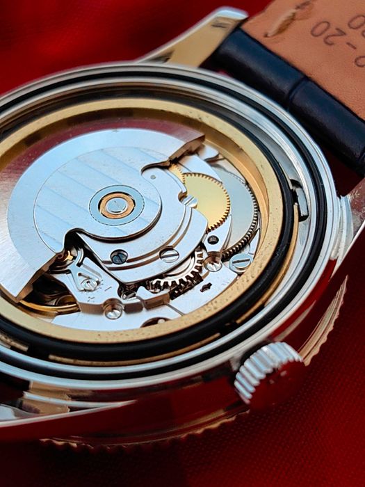 Breitling Navitimer с 2 секунди отклонение