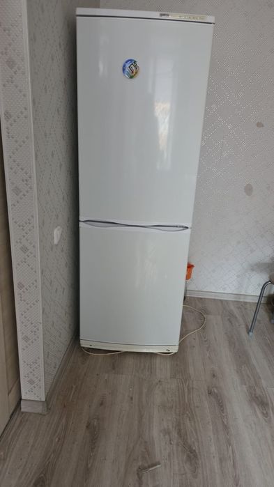 Холодильник почти даром