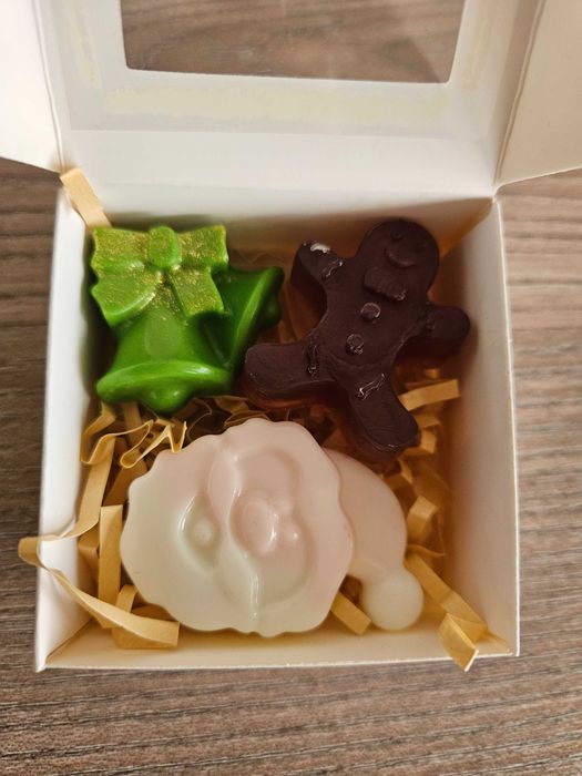 Коледни свещички и сапунчета