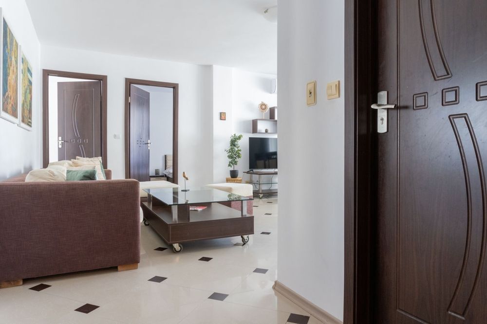 Дава се под наем Тристаен апартамент в Поморие - 100 кв.м за 612 € - Снимка #2