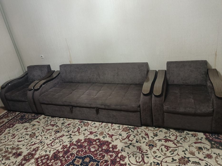 Диван с кремом ...