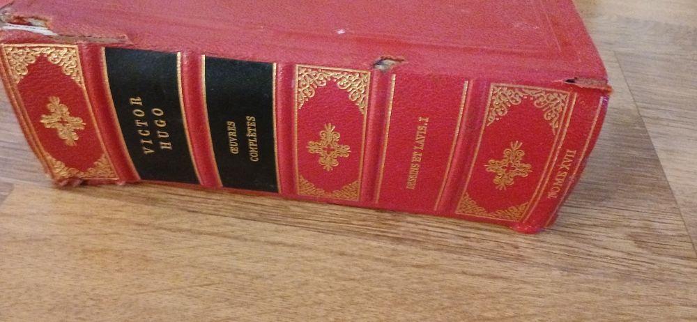 Книги и учебнк по английски, помагала,речник и др.