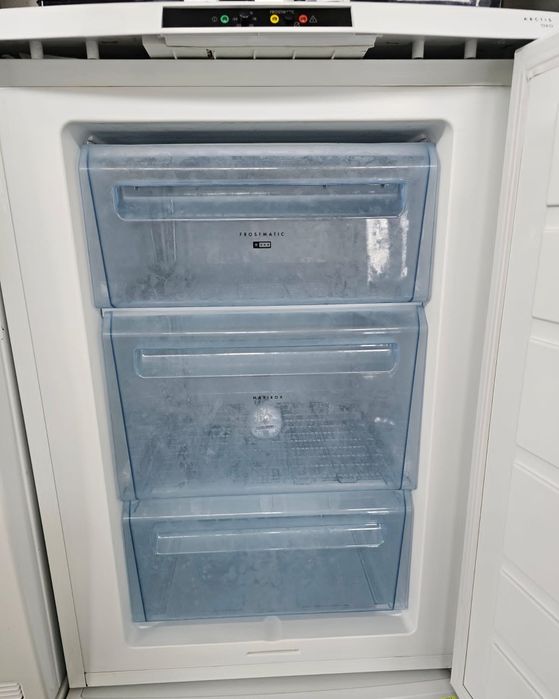 Малък фризер AEG