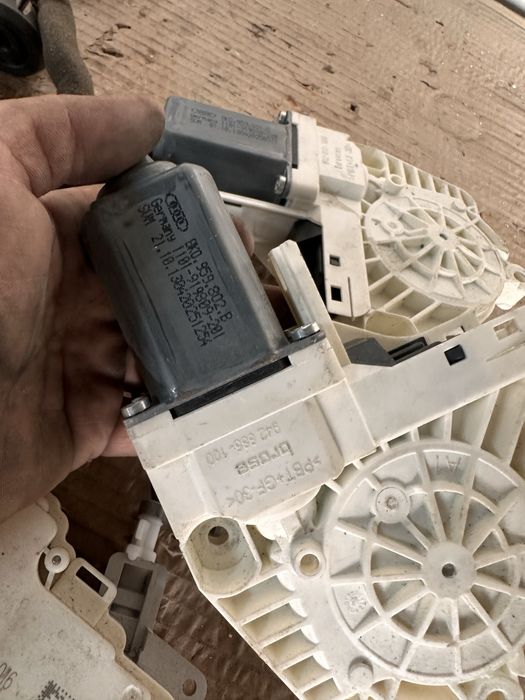 Брава моторче ауди а6 а7 / audi a6 a7