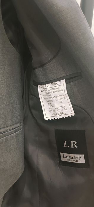 Продам школьный костюм
