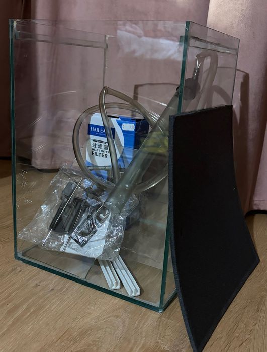 Стъклен аквариум 35х25х25 (22 литра)