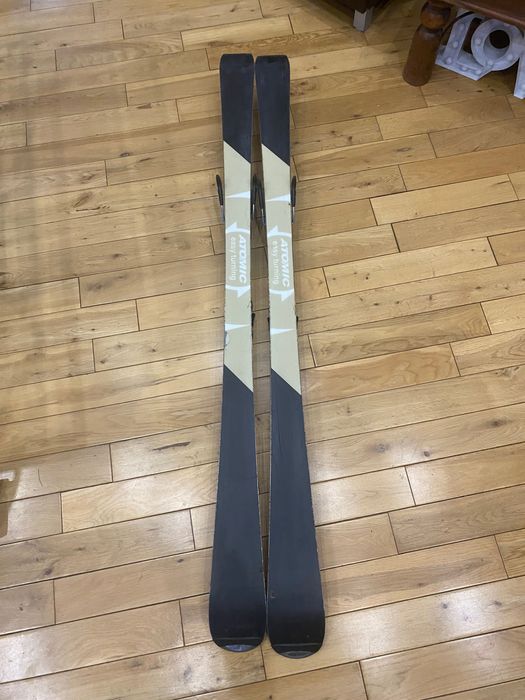 Ски Atomic 150cm с щеки