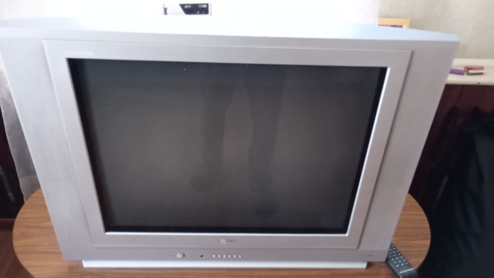 Телевизор LG flatron большой