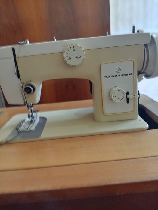 Продам швейную машинку