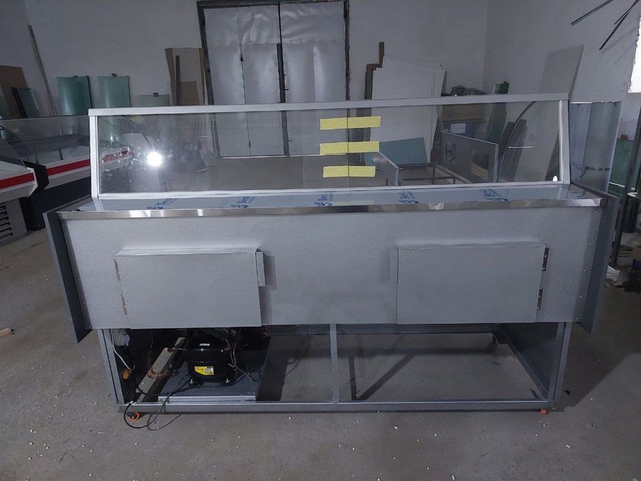 Витрина холодильник