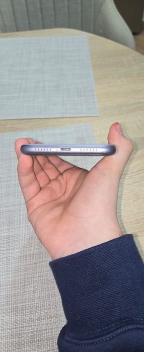 iPhone 11 128gb battery health 79%