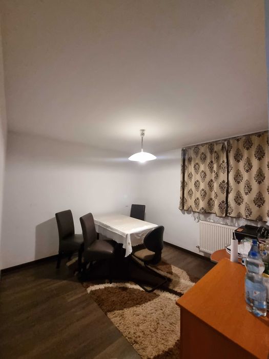 Casă cu Panouri Fotovoltaice si Teren 670 mp
