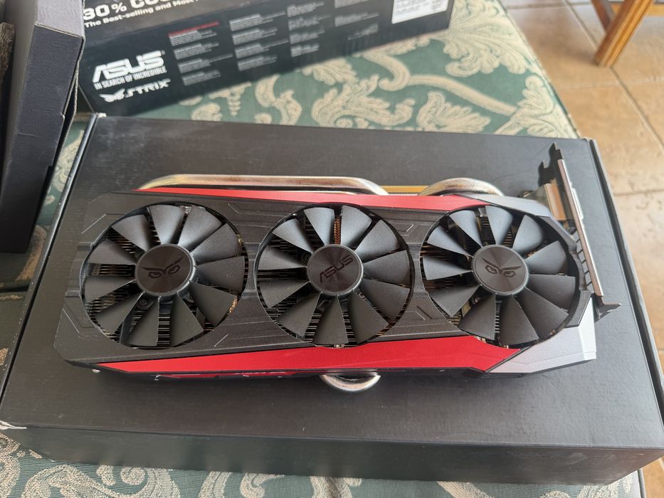 ASUS ROG STRIX Radeon R9 390 8GB GDDR5 – stare foarte bună