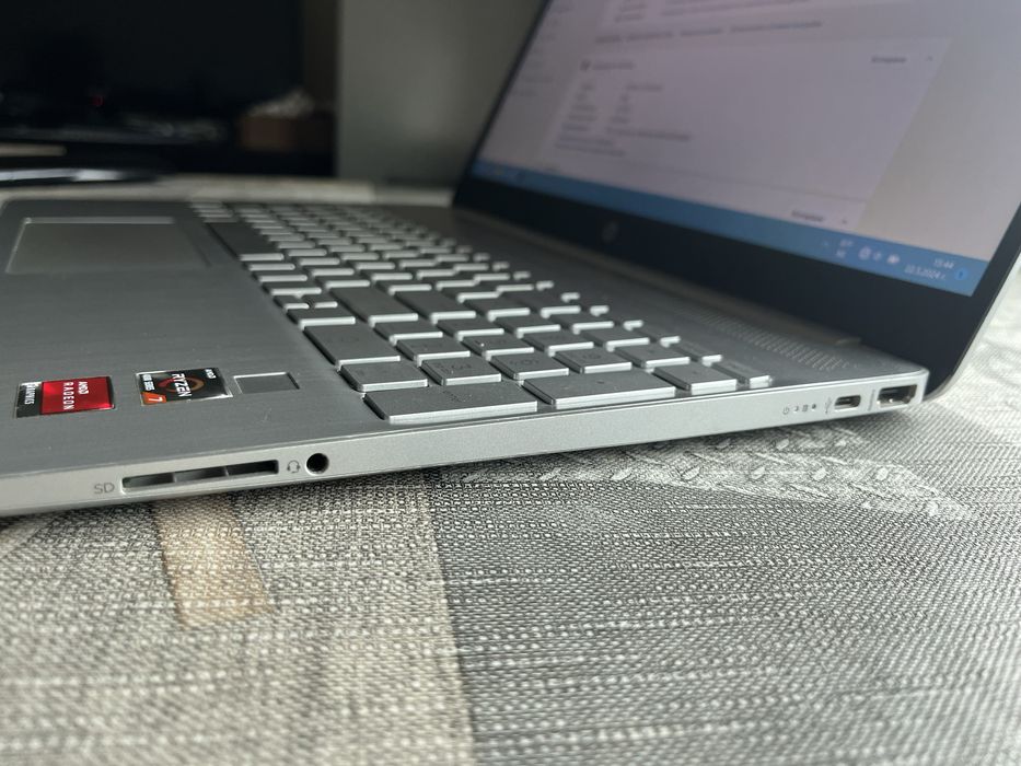Laptop HP Pavilion 15s-eq1040nu