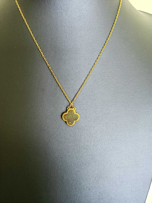 Златно дамско колие с бяла детелина от седеф, Van Cleef & Arpels VCA