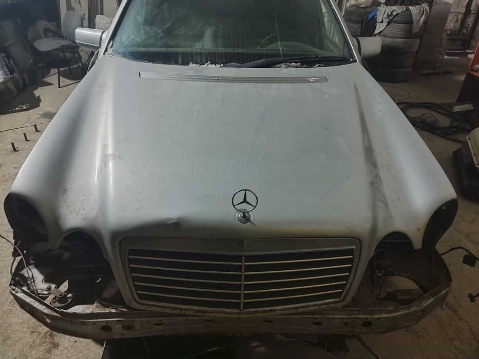 Капот на Мерседес W210