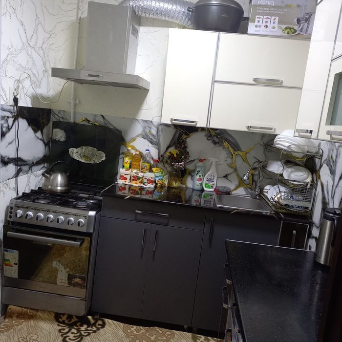 Uy sotiladi 3 xona yevro remont