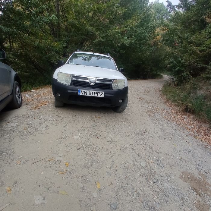 Vând Dacia Duster