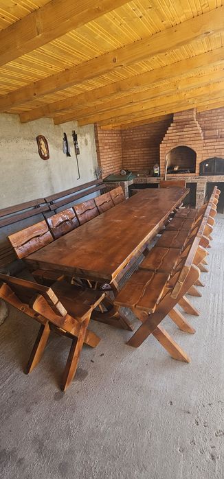 Mobilier rustic din lemn masiv
