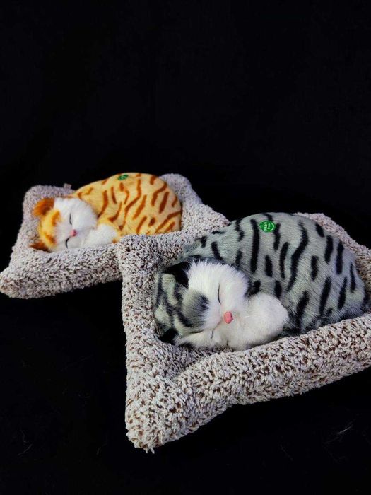 Игрушка Кот на подушке – мягкий подарок для авто и дома