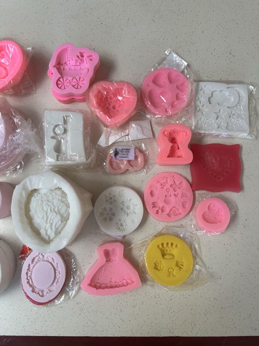 Силиконови молдове за свещи, сапуни, ароматни гипсиве!