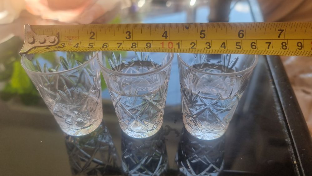 Комплект от дървен поднос и 6 бр. кристални чаши за ракия