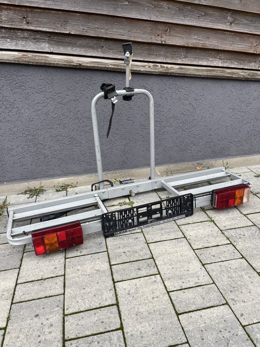 Suport auto biciclete pe carlig