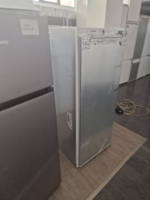 Хладилник за вграждане Bosch A++  140 см Чисто нов