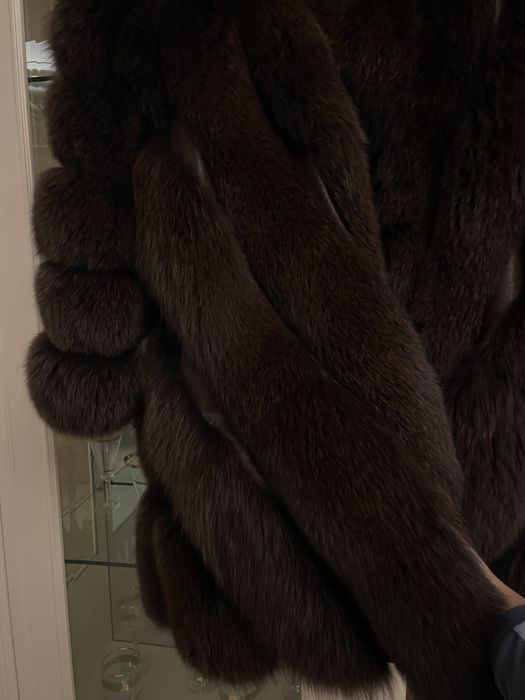 Vând haină de blană-vulpe polară