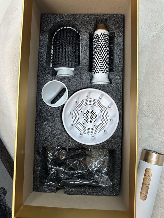 Perie electrica Ukliss Airstyler 7 in 1 asemanator cu Dyson