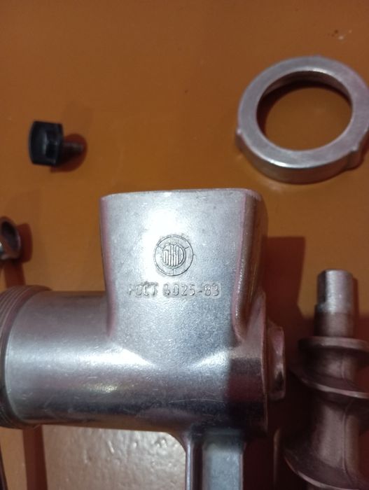 Мясорубка ручная новая