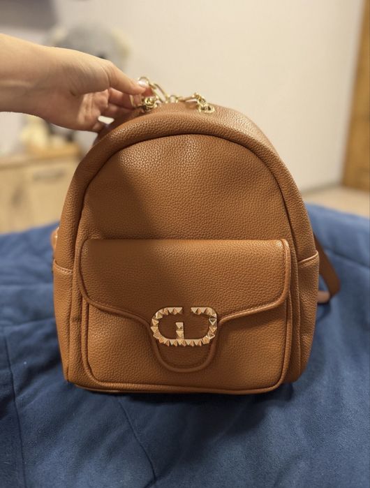 Оригинални чанти jaqcuemus, michael kors, guess, moschino, valentino