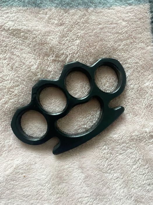 Черен метален бокс