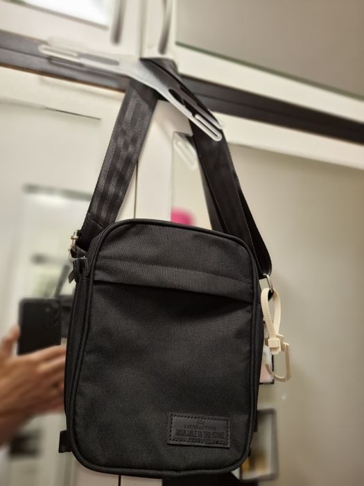 Мъжки чантички през рамо и за кръст