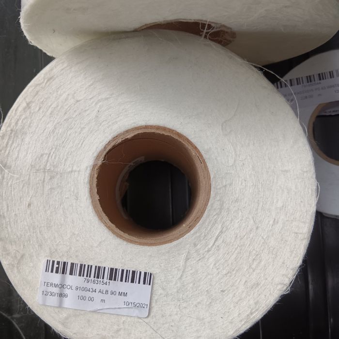 Шивашки материали ,подлепваща лента и ципове