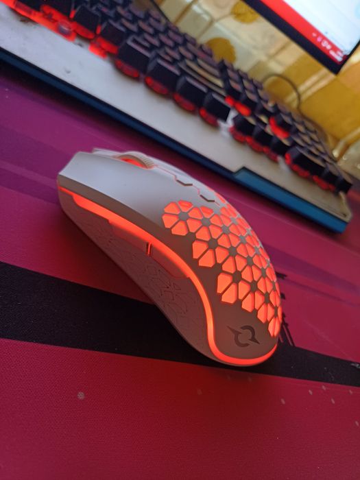 Vand Mouse Gaming Aqirys Polaris