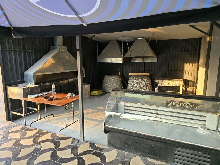 Ишлаб турган Кафе сотилади