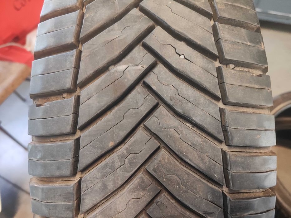 4бр.всесезонни  гума 215/70/15C Michelin