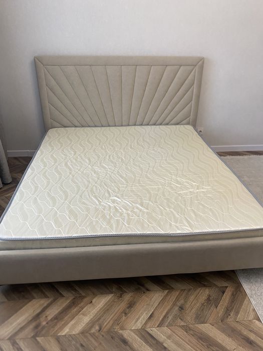 Продам кровать  двухспальнюю