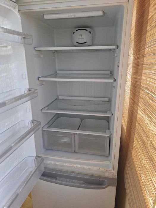 Продавам Хладилник Hotpoint-Ariston SBM 1821 V/HA(O).
