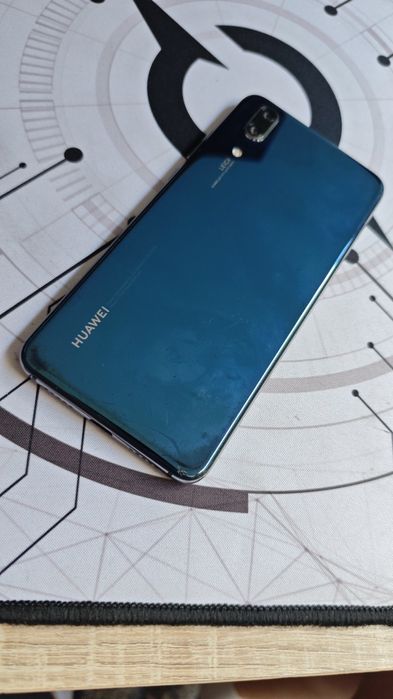 PACHET: Vând Huawei P20 (ecran crăpat,funcțional)+Sony Xperia  10 II(pentru piese;nu pornește)